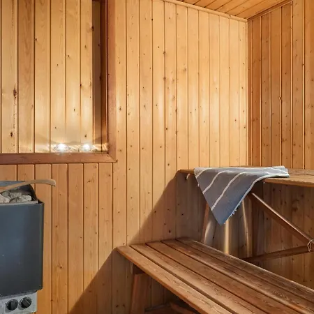 Front In Væggerløse With Sauna *