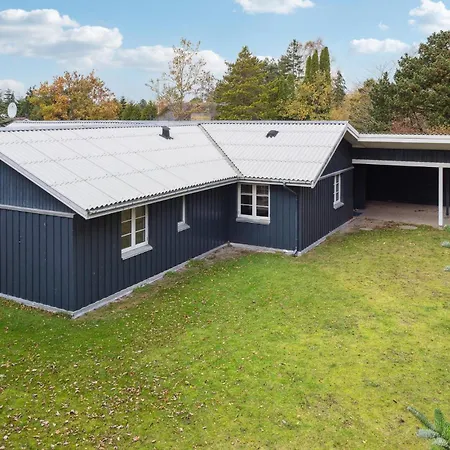 Front In Væggerløse With Sauna *