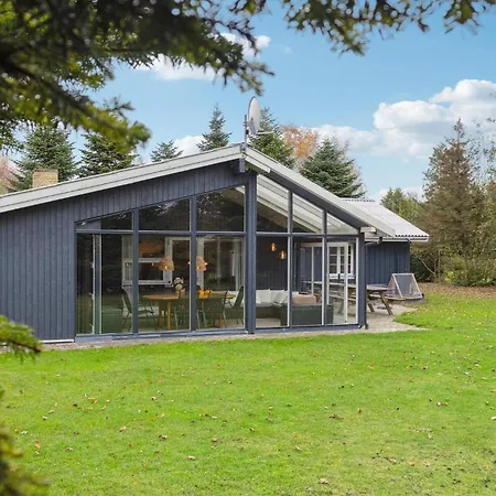 Feriehus Front In Væggerløse With Sauna
